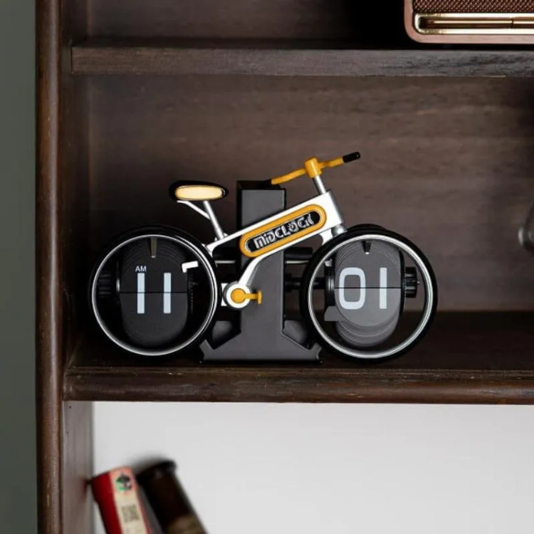 ساعت رومیزی طرح دوچرخه قابل استفاده در قفسه