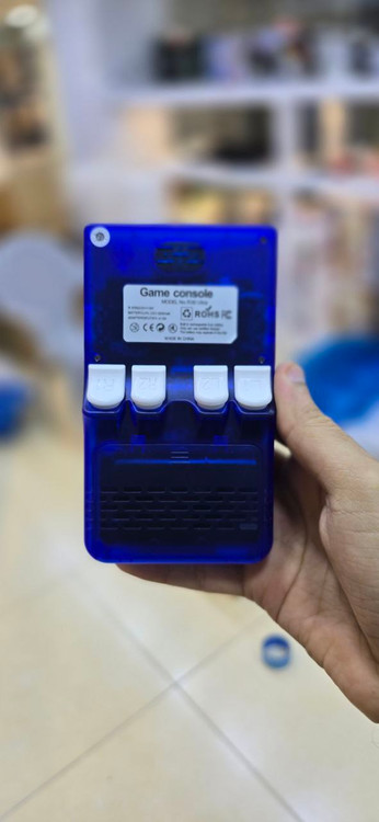 پشت کنسول بازی پرتابل R36 Ultra Retro