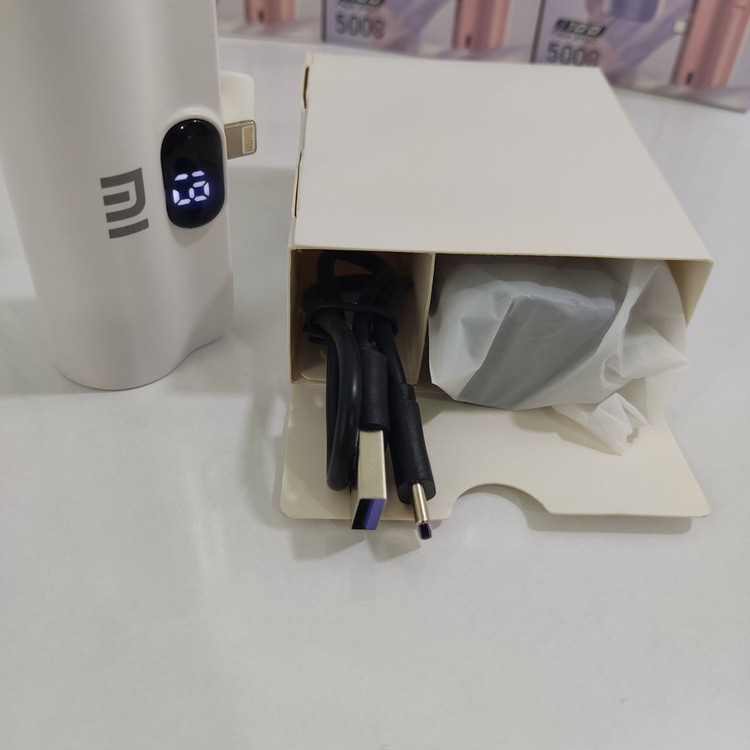 محتویات مینی پاور بانک جیبی شیائومی 5000 میلیآمپر