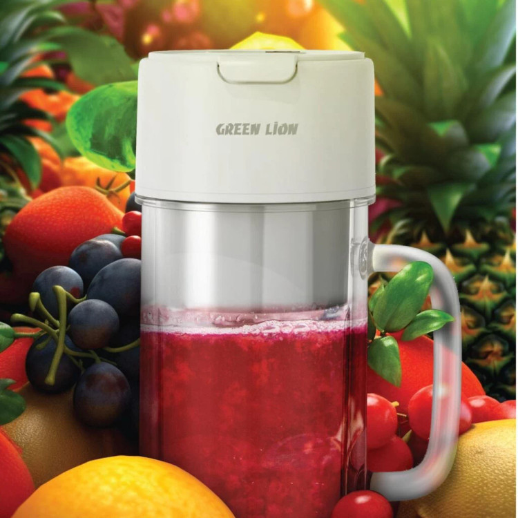 شیکر قابل حمل گرین لاین مدل Mug 2 در حال استفاده